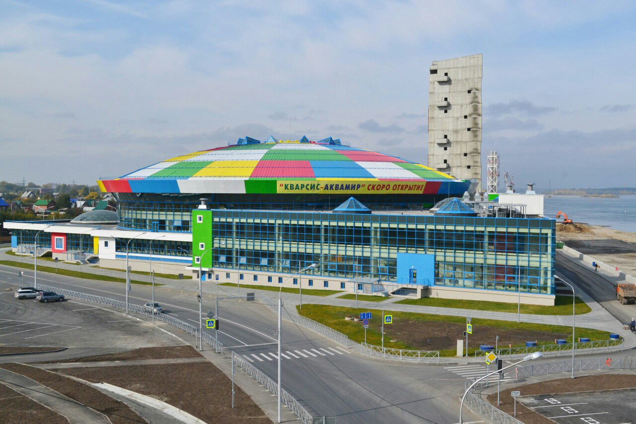 Аквапарк аквамир. Аквапарк Новосибирск Кварсис. Новосибирский аквапарк Аквамир. Новосибирск аквапарк Аквамир снаружи. Аквапарк Новосибирск снаружи.